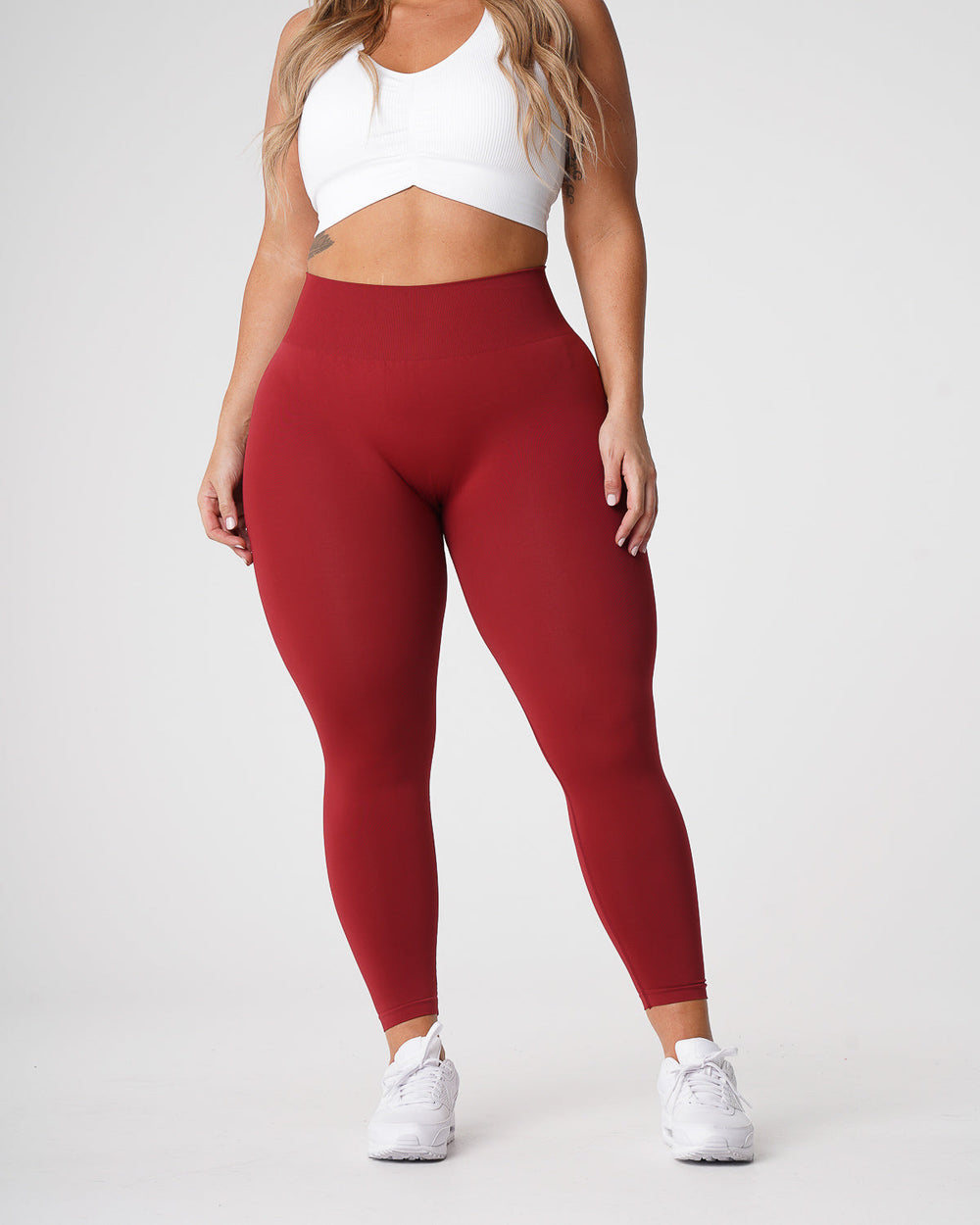 Carmine Solid Seamless Leggings Carmine | NVGTN For Sale