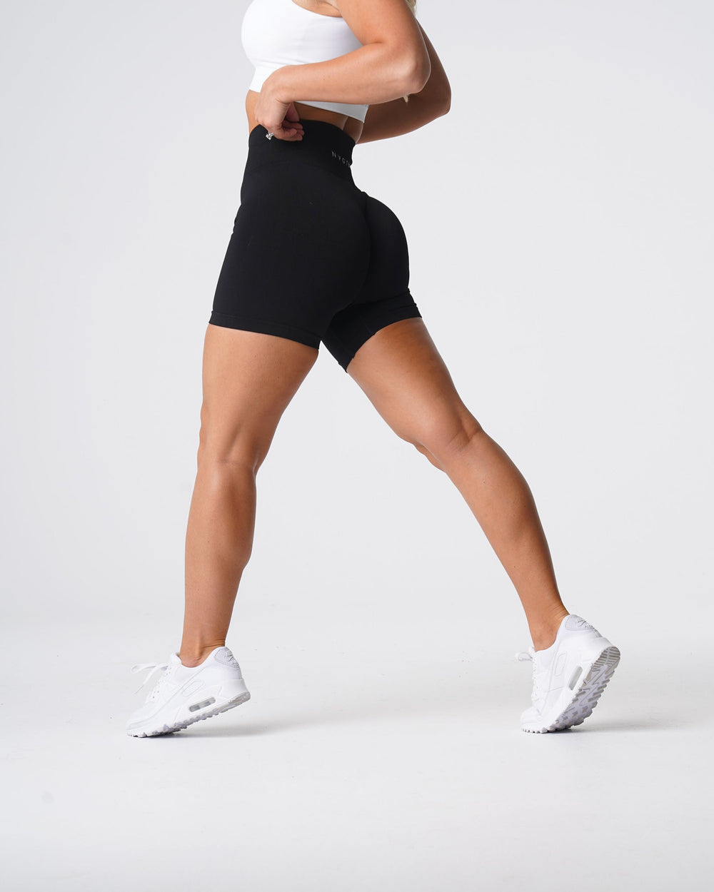 Black Solid Seamless Shorts Black | NVGTN New