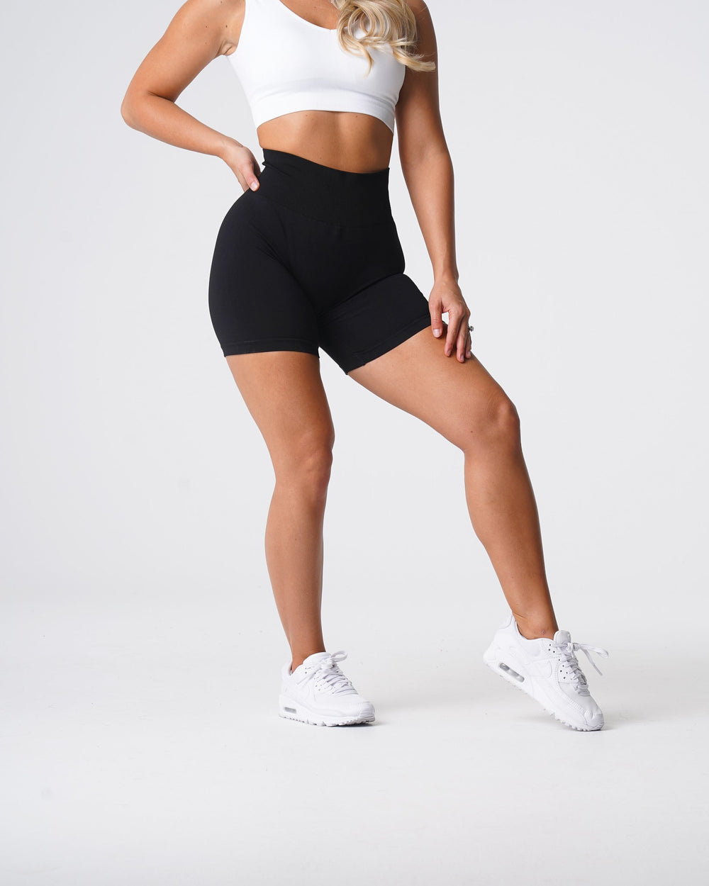 Black Solid Seamless Shorts Black | NVGTN New