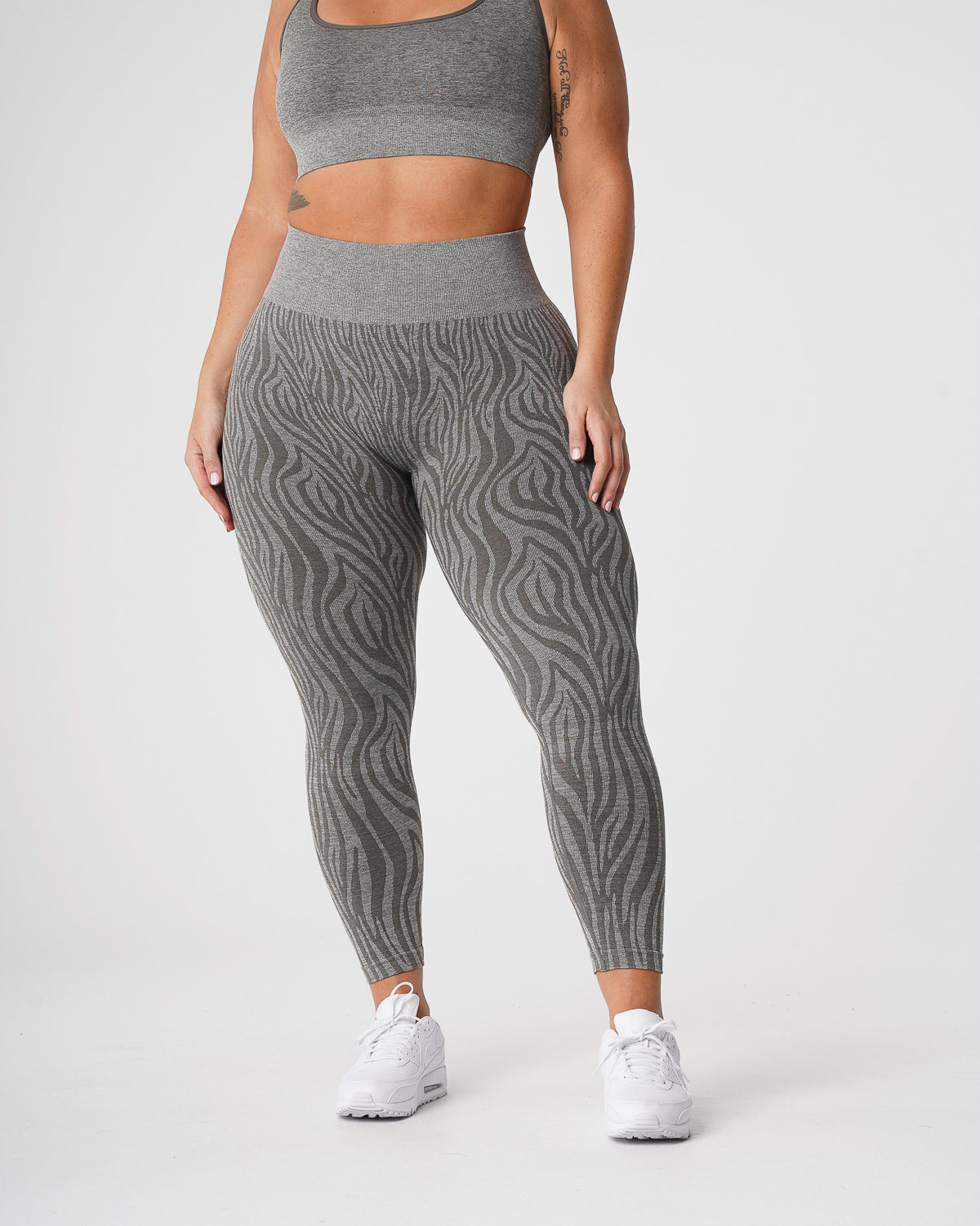 Khaki Green Zebra Seamless Leggings Khaki Green | NVGTN US