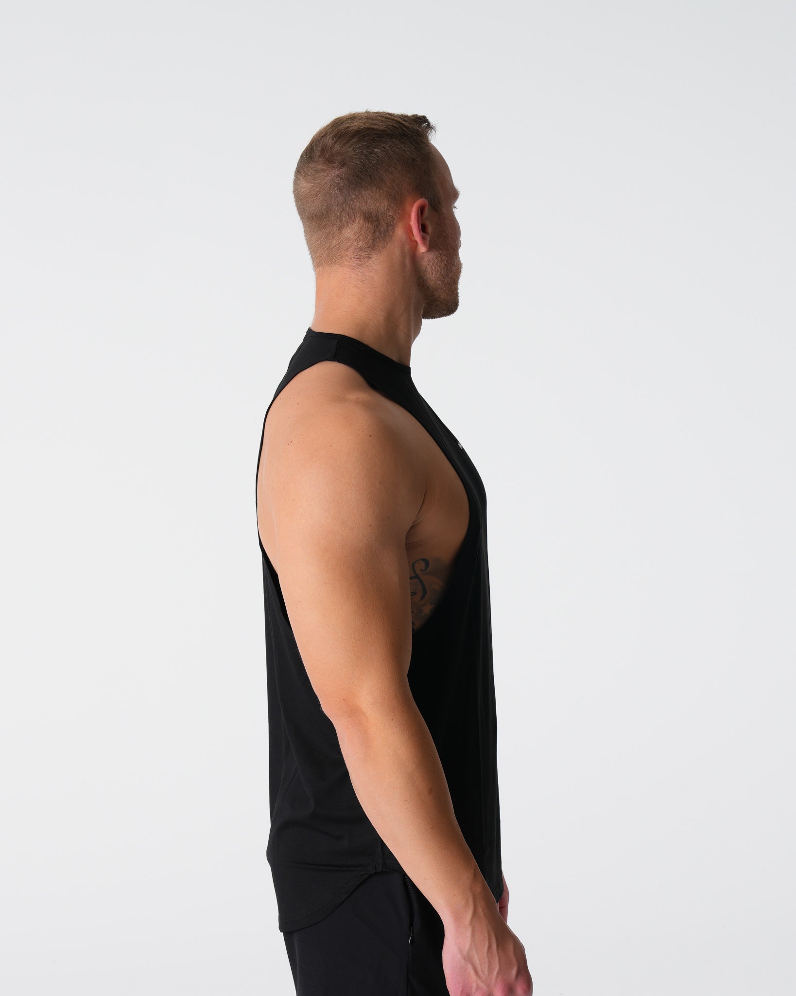 Black Tech Edge Tank Black | NVGTN Online