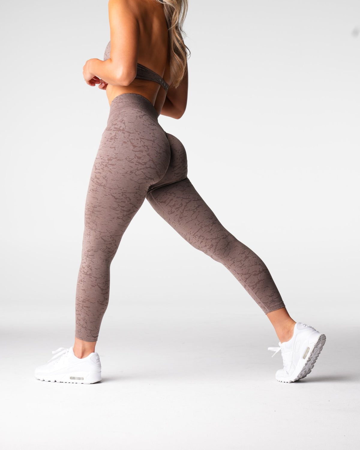 Oak Breakthrough Seamless Leggings Oak | NVGTN Near Me