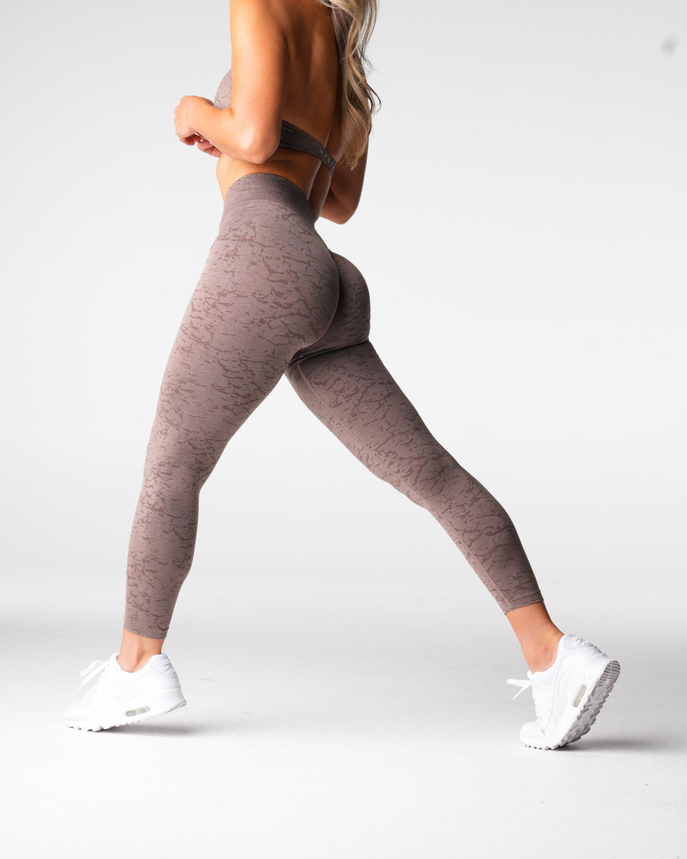 Oak Breakthrough Seamless Leggings Oak | NVGTN Near Me